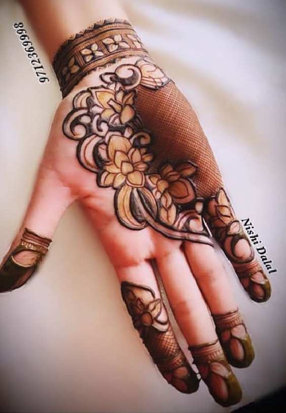 stylish simple mehndi design front hand
