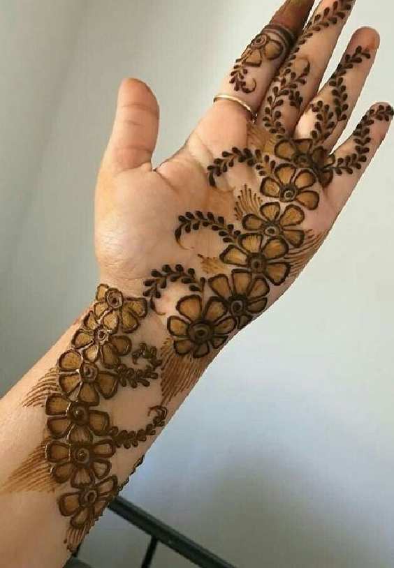 stylish simple mehndi design front hand
