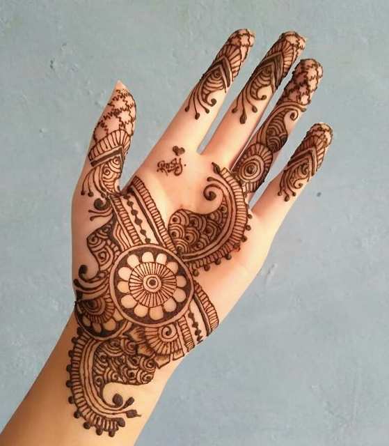 Stylish Mehndi Designs For Front Hand