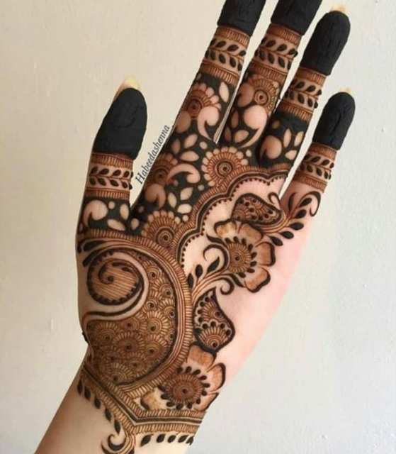 Stylish Mehndi Designs For Front Hand