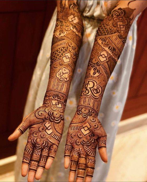 Traditional Coordinated Full Hand Mehendi